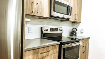 Réfrigérateur, micro-ondes, four, lave-vaisselle