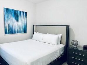 4 bedrooms, iron/ironing board, WiFi, bed sheets - Amazing 4/3 home at Reunion!! with private pool, near Disney and Universal!! (Kissimmee)