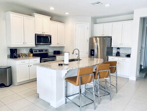 Fridge, microwave, oven, stovetop - Amazing 4/3 home at Reunion!! with private pool, near Disney and Universal!! (Kissimmee)