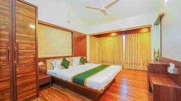 5 bedrooms, WiFi, bed sheets