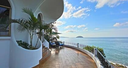 Beach Front, Amazing, Private Home