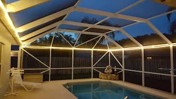 Piscina all'aperto, una piscina riscaldata