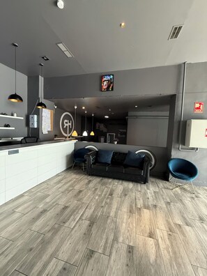 Living area - Rio Hostel (Madrid)