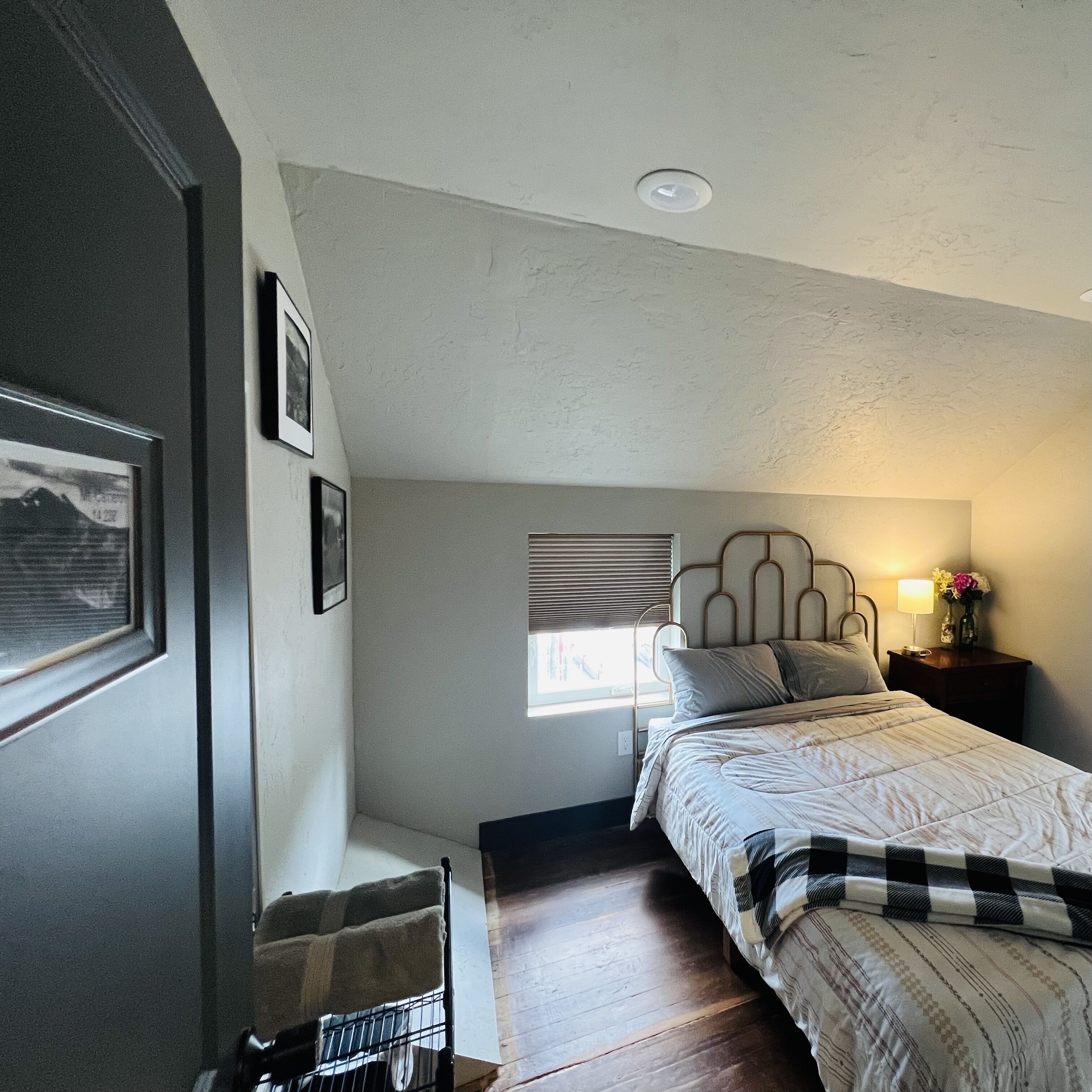 Basic Single Room | Down comforters, free WiFi, bed sheets