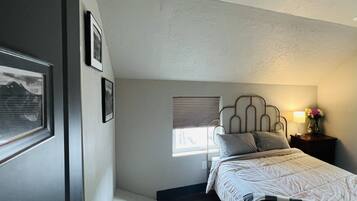 Kamar Single Basic | Selimut bulu angsa, Wi-Fi gratis, dan seprai linen