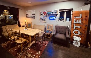 In-room dining - Treeline Hostel (Alma)