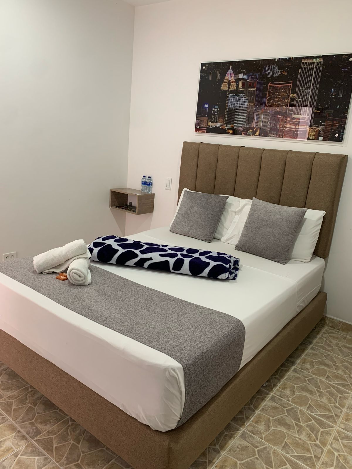 deluxe double room, 1 double bed | down duvets, desk, free wifi, bed sheets