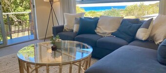 Ocean view cottage 5 minute walk from beach!