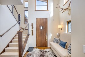 Flat-screen TV, fireplace, video library