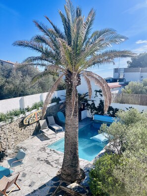Outdoor pool, a heated pool