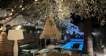 Villa like an oasis with Mediterranean garden and heated pool in Cadaqués