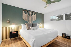 3 bedrooms, desk, free WiFi, bed sheets - Audrey's Place|New Hot Tub|Mins to Joshua Tree (Joshua Tree)