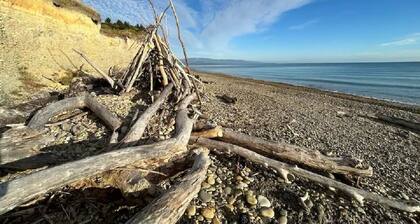 Modern well-equipped 2-bedroom home near Nelson