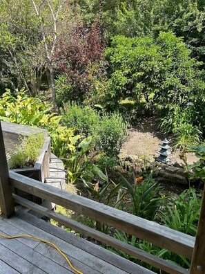 Property grounds - Modern well-equipped 2-bedroom home near Nelson (Tasman)