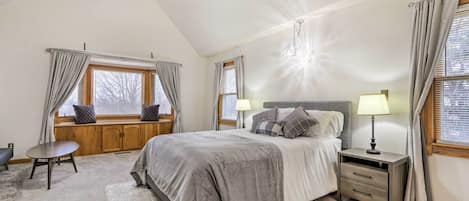 3 bedrooms, iron/ironing board, free internet, bed sheets