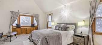 Nature’s Haven Farmhouse in Pickerington w/ Deck