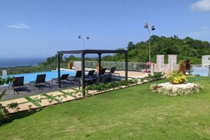 Property grounds - The Pyramid Bliss, Ocho Rios (Ocho Rios)
