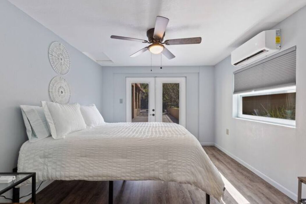 2 Schlafzimmer, Zimmersafe, Schreibtisch, Bügeleisen/Bügelbrett