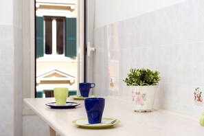 Departamento exclusivo | Cocina privada | Refrigerador con congelador, microondas y cafetera de espresso 