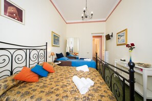 A hotel room with a bed, a chair, a desk, and a mirror. - Boezio House (Rome)