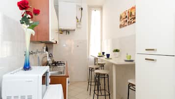 Apartamento exclusivo | Cozinha privada | Geladeira grande, micro-ondas, máquina de café expresso
