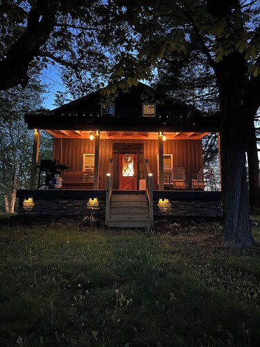 Hartford Cottage | Cabin Feel in Burghill | 2 mi Big Oak Meadows & Hartford Hill