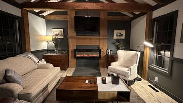 Smart TV, fireplace, Hulu, books