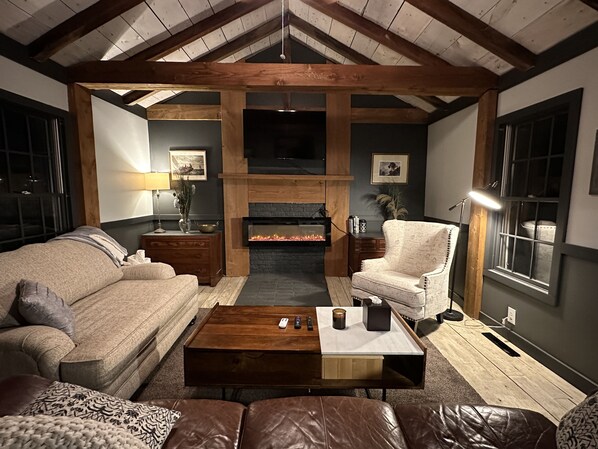 Smart TV, fireplace, Hulu, books