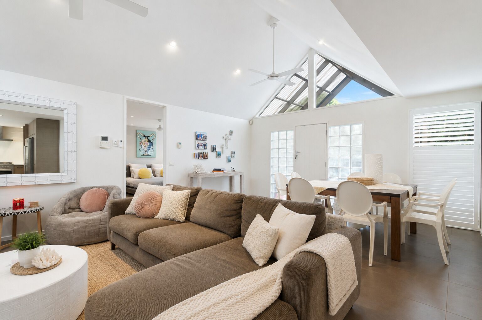Smart TV, fireplace, stereo