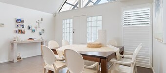 Kos Place by Ready Set Stay- WIFI, Fireplace, Linen, Towels, Walk to the Beach