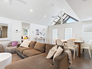 Smart TV, fireplace, stereo