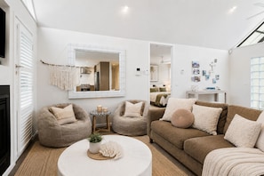 Smart TV, fireplace, stereo