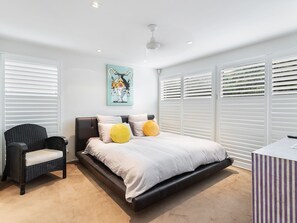 3 bedrooms, iron/ironing board, WiFi, bed sheets