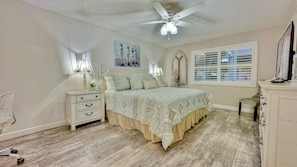 2 bedrooms, desk, WiFi, bed sheets - Beachfront Paradise, Retro Twist, Exquisite Views, Private Entrance, EV Car Charger!   (Indian Shores)