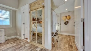 3 bedrooms, memory-foam beds, desk, WiFi - Fabulous Beachfront with 2 Stellar Master Suites, Lush Balcony, EV Car Charger!   (Indian Shores)