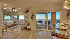 Smart TV, ping pong, books, computer monitors - Beachfront Bliss, Breathtaking Views, Natural Beauty, & Private Entrance! (Treasure Island)