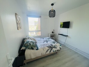 3 bedrooms, iron/ironing board, WiFi, bed sheets - Apartment Charmant Cocon Plus (Croix)