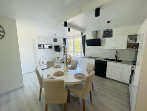 Dining - Apartment Charmant Cocon Plus (Croix)