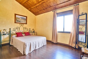 Comfort Room, 1 Queen Bed | Desk, laptop workspace, soundproofing, free WiFi - El Mirador del Valle  (San Jose del Valle)