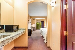 3 多间卧室、熨斗/熨衣板、WiFi、床单