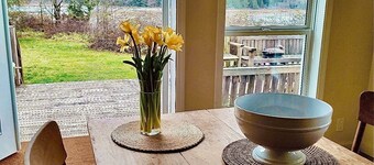 Thorndyke Lodge Beachfront Escape w/ BBQ and firepit
