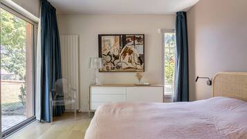 4 slaapkamers, een strijkplank/strijkijzer, internet, beddengoed