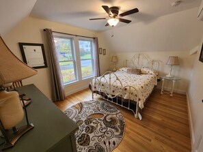 1 bedroom, travel cot, WiFi, bed sheets