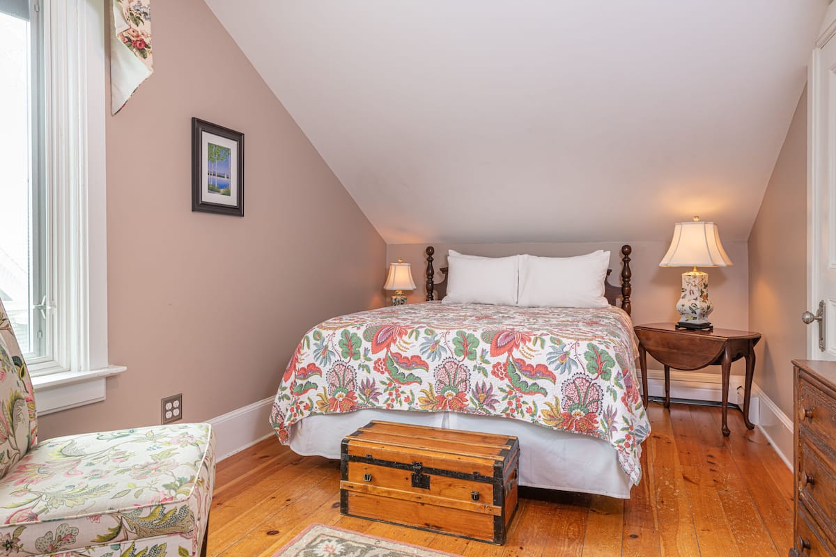 Basic Room, Multiple Beds | Hypo-allergenic bedding, down comforters, Tempur-Pedic beds