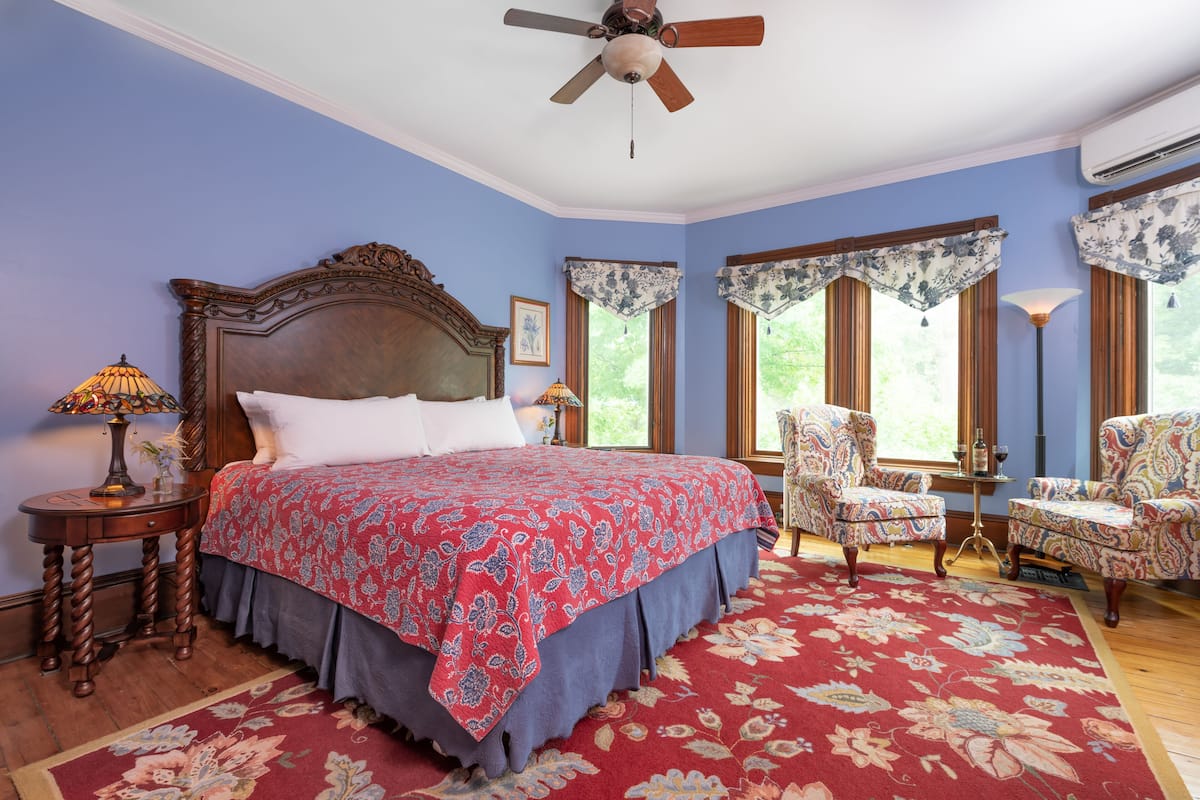Basic Room, 1 King Bed, Accessible, Garden View | Hypo-allergenic bedding, down comforters, Tempur-Pedic beds
