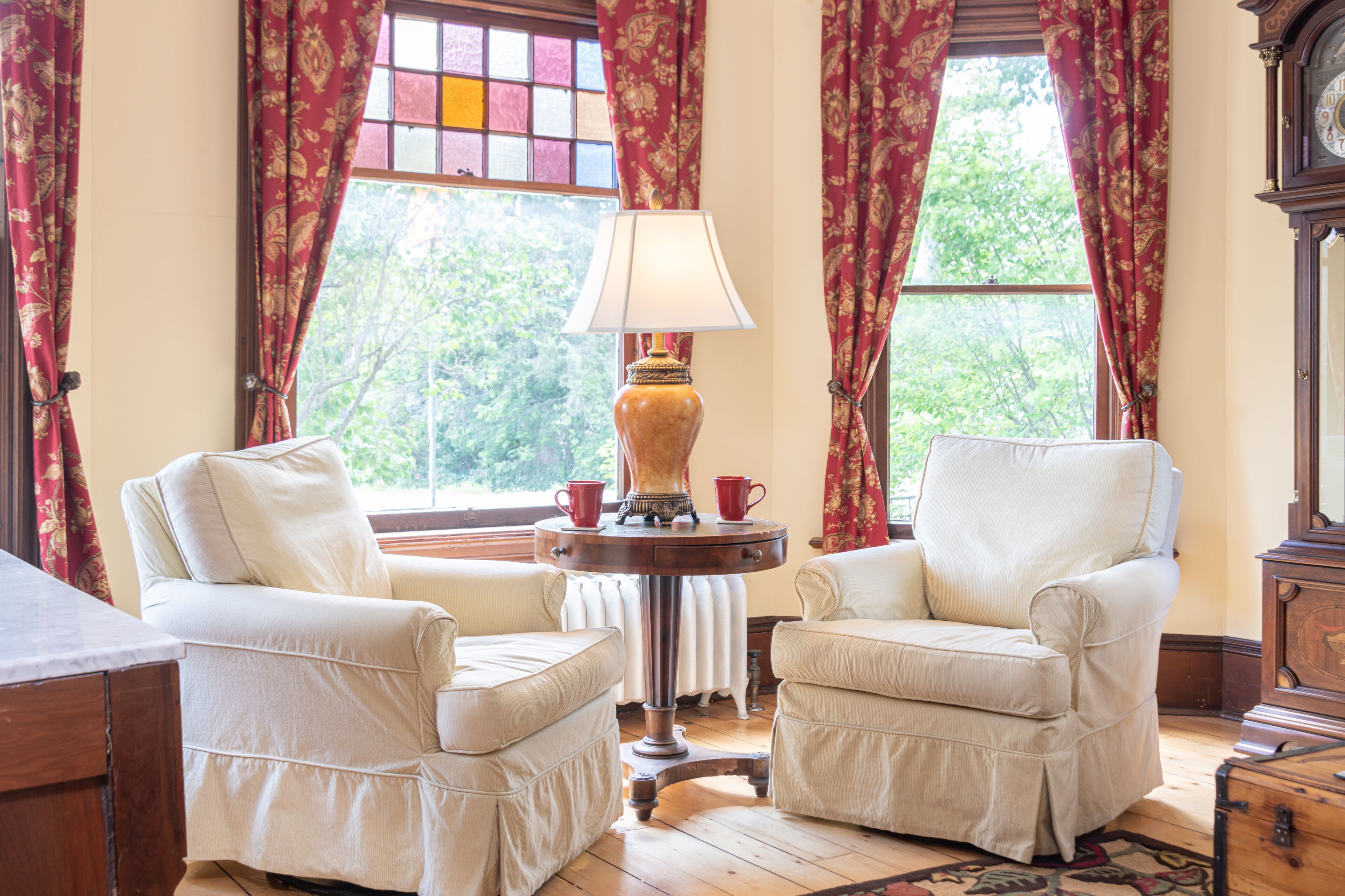 32-inch flat-screen TV with cable channels, TV