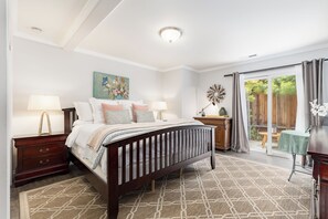 3 bedrooms, desk, iron/ironing board, free WiFi