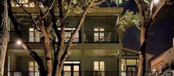 Cozy studio in the heart of Seaside walking distance to the beach