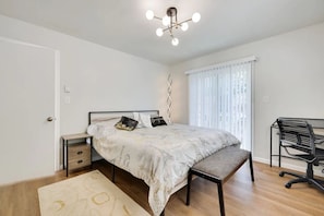 3 Schlafzimmer, Schreibtisch, Bügeleisen/Bügelbrett, Reisekinderbett