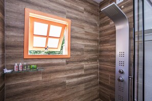 Premium Luxury Apartment (with Hydro Shower) | Salle de bain